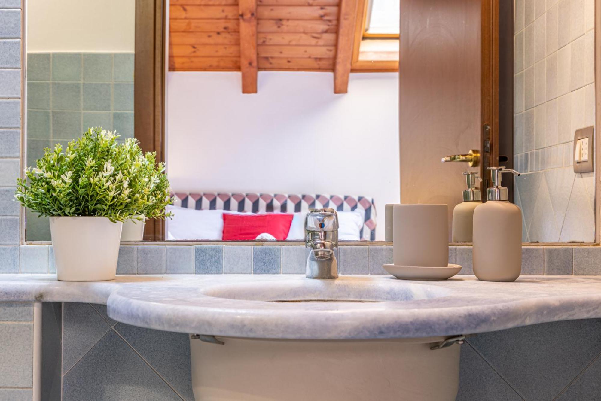 Romantic Suite Navigli - 15Min Duomo - Free Parking Мілан Екстер'єр фото