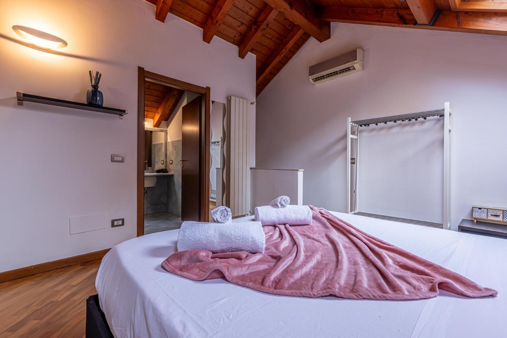 Romantic Suite Navigli - 15Min Duomo - Free Parking Мілан Екстер'єр фото
